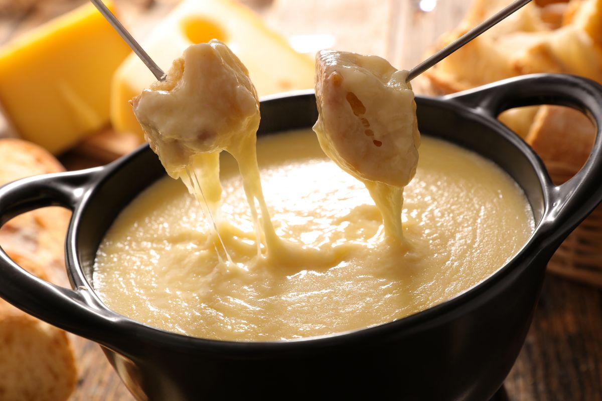 Qu'estce qu'une fondue savoyarde et comment la préparer