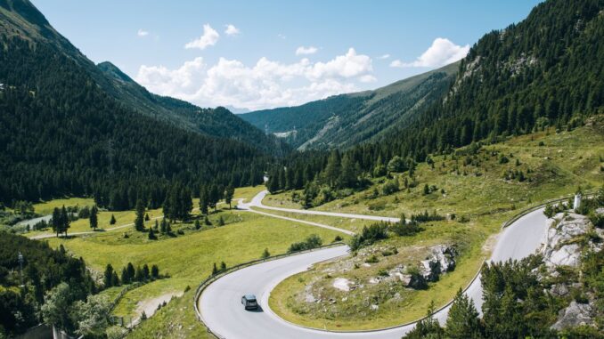 route panoramique Les meilleures routes panoramiques à travers le massif des Alpes du Nord