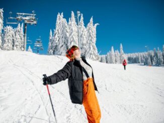 skieur qui respire pleinement sur les pistes de ski