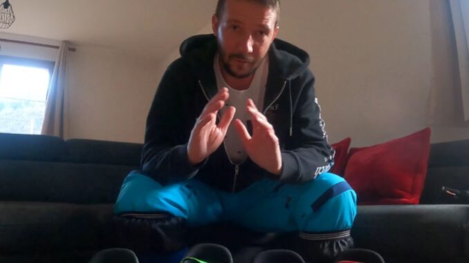 moniteur-ski-met-chaussure-de-ski