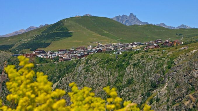Alpe d’Huez en été que faire dans cette station de montagne alpe d’huez en été que faire dans cette station de montagne
